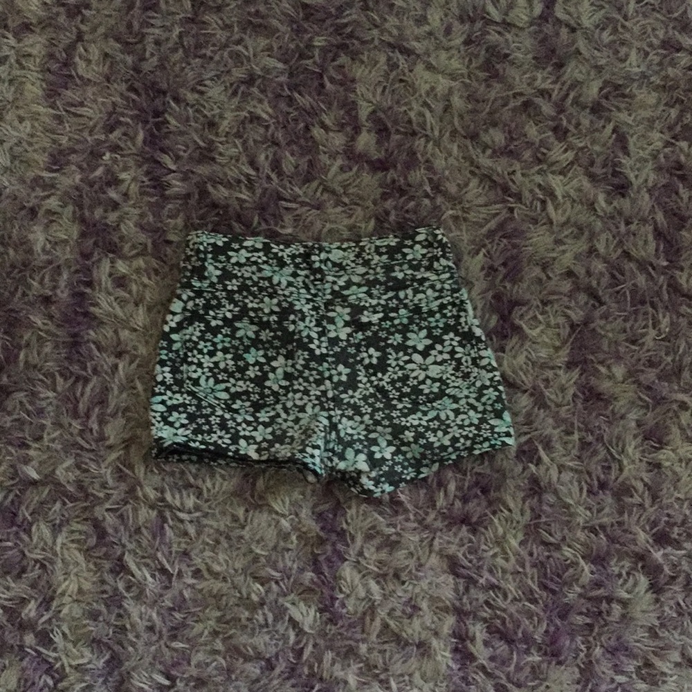 Shorts. - Picture 2 of 2